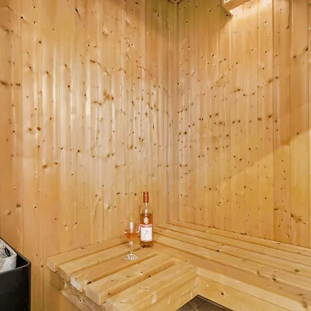 Holiday home Lovely In With Kitchen